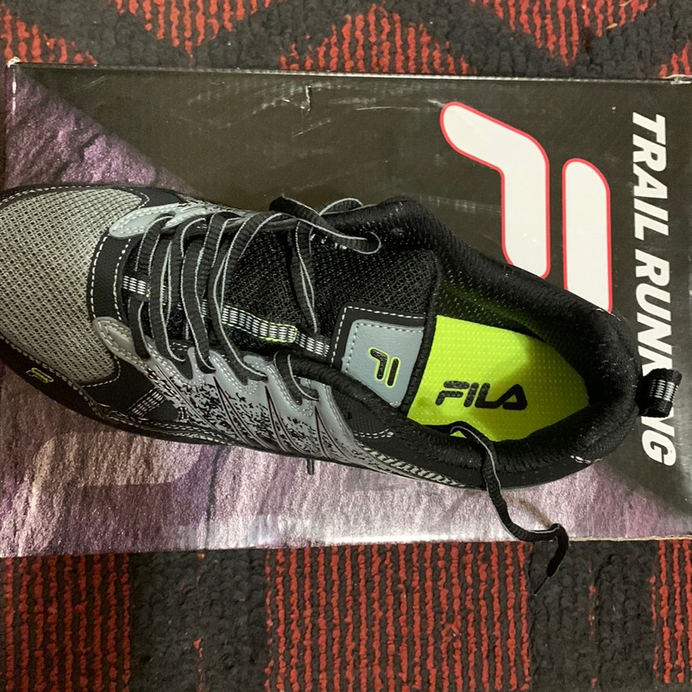 Fila Trail Running 8.5 Brand new Never Worn - Picture 1 of 4